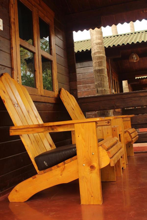 Lotus Feet Beach Resort Morjim Dış mekan fotoğraf