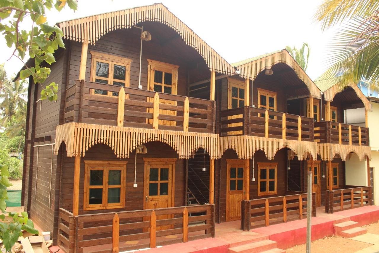 Lotus Feet Beach Resort Morjim Dış mekan fotoğraf